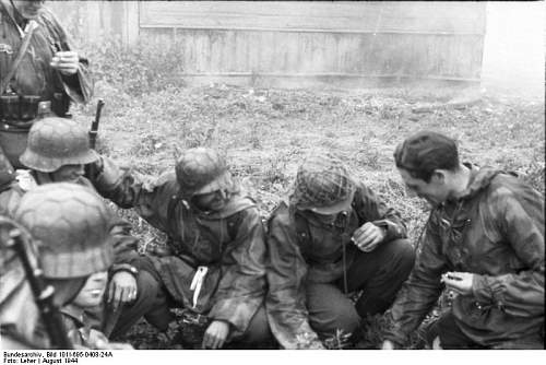 The German Stahlhelm (period photos)