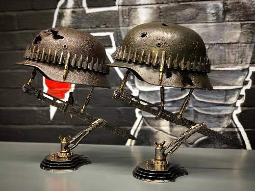 Lamps made out of ground dug Second World War helmets and bayonets！What next...
