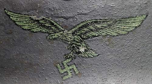 Decal Luftwaffe  on the M 42 helmet