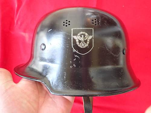 Polizei or feuerwehr helmet help please