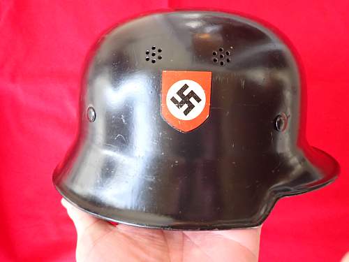 Polizei or feuerwehr helmet help please