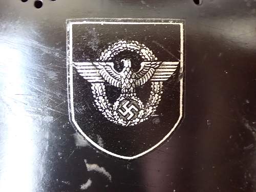 Polizei or feuerwehr helmet help please