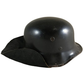 German civic helmet vulcanised fiber in stead of light metal ?