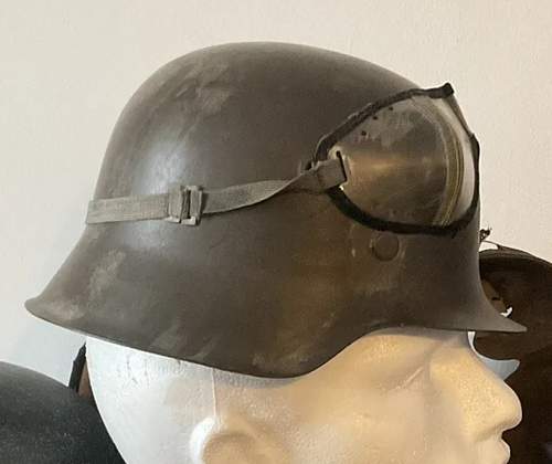 Original luftwaffe hj m42 Helmet, paint, liner and decals?