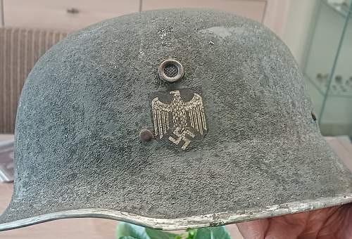 Very lightweight German Heer parade helmet : real or fake ?