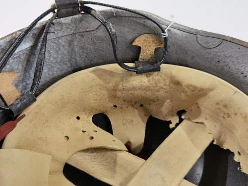 Very lightweight German Heer parade helmet : real or fake ?