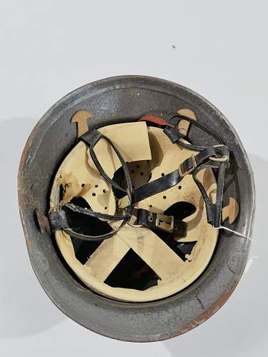 Very lightweight German Heer parade helmet : real or fake ?