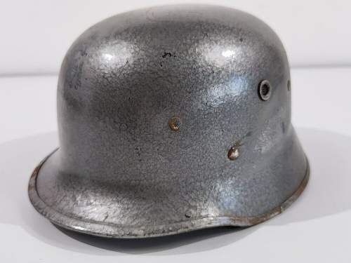 Very lightweight German Heer parade helmet : real or fake ?