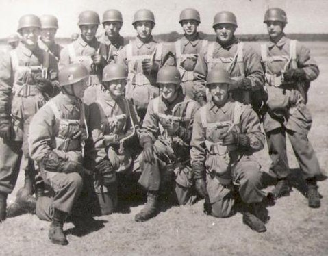 The German Stahlhelm (period photos)