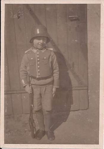 The German Stahlhelm (period photos)