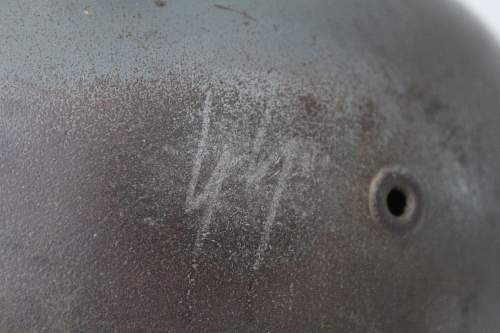 What’s up with the paint on this CKL m42?