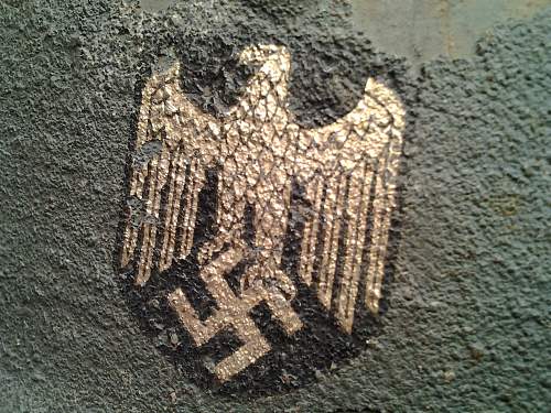 Is this a KM decal? German wwii m-35 with zimmerit paste?