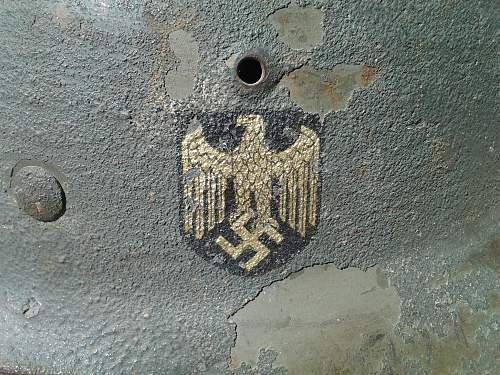 Is this a KM decal? German wwii m-35 with zimmerit paste?