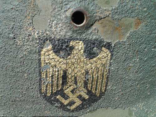 Is this a KM decal? German wwii m-35 with zimmerit paste?