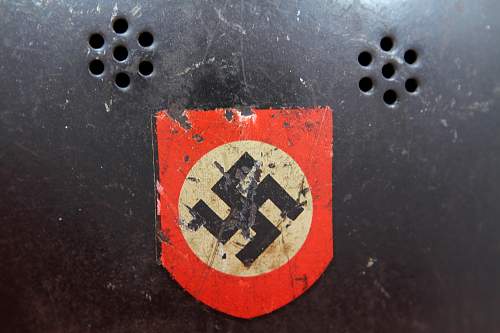 DD help please.  M34 Police stahlhelm?