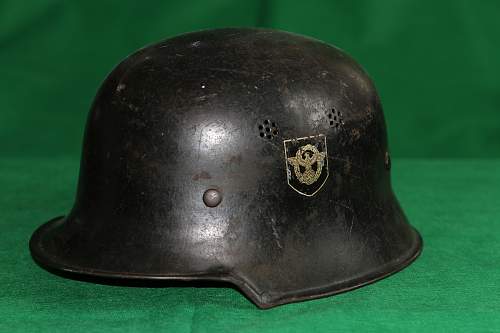 DD help please.  M34 Police stahlhelm?