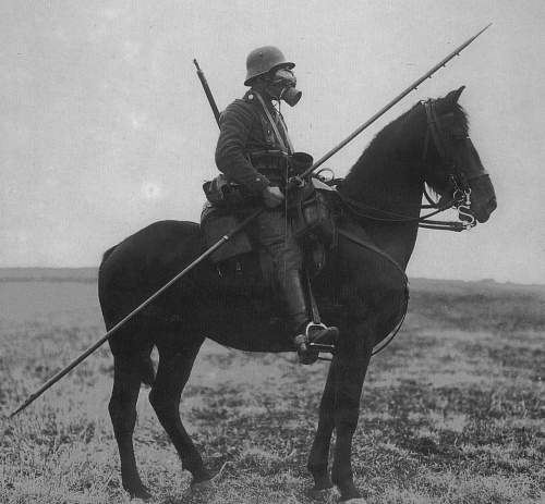 The German Stahlhelm (period photos)