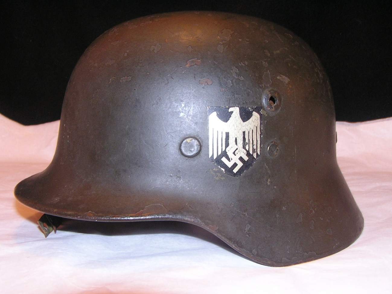 Сс 35. German m35 SS Helmet. Немецкая каска м40 Вермахт. Каска санитара вермахта. Фашистская каска.