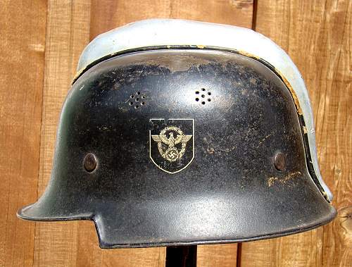 Double decal fireman helmet with comb