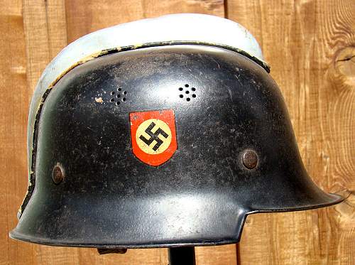 Double decal fireman helmet with comb