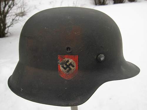 Need opinions on this double decal M42 Polizei helmet