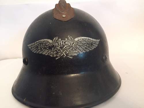 Question about Luftschutz helmet.