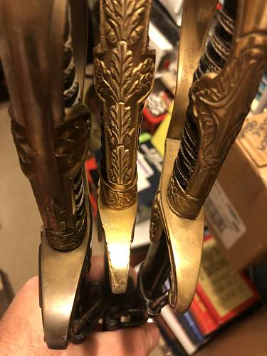 Does this sword look authentic?
