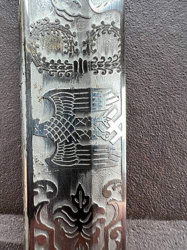 need advice on the originality of the etching of