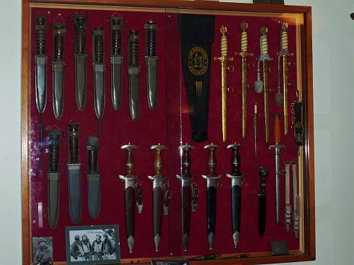 Displaying, Daggers and Swords....Photos and Tech tips!