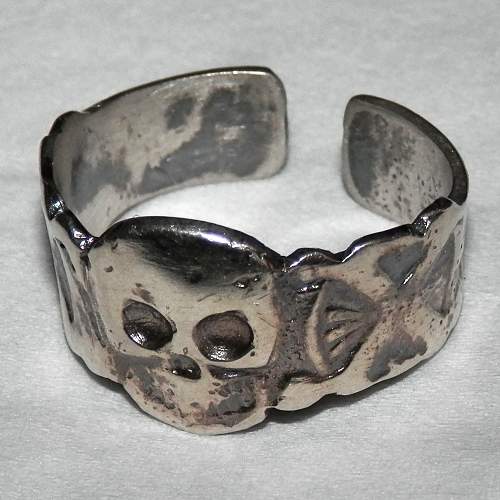 skull ring