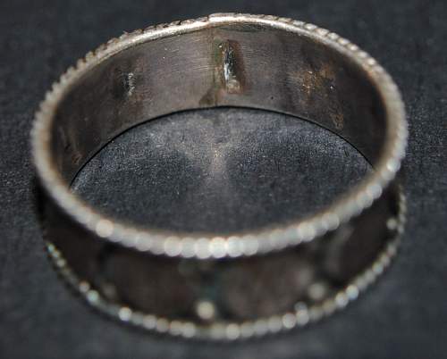 Ladies silver ring