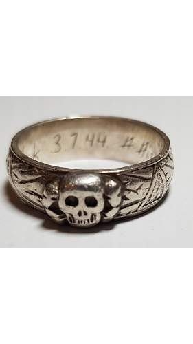 Ss totenkopf ring is an original or fake ..