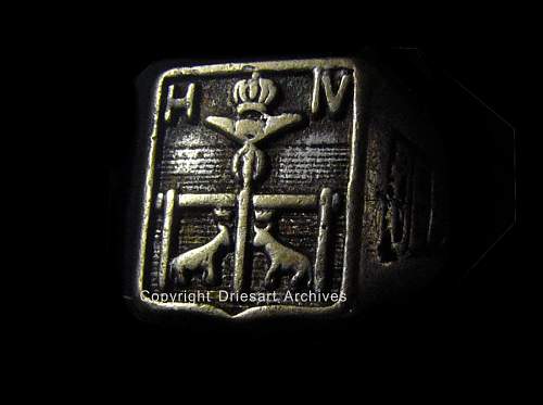 Ring with crest