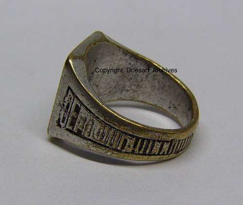 Ring with crest