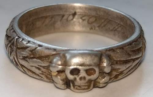 SS totenkopf ehren ring. Very nice !