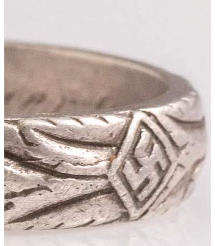 SS Totenkopf Honor Ring : authentic or fake?