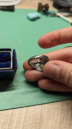 Hoping to get your thoughts on this yard sale 835Ln lion's head ring find