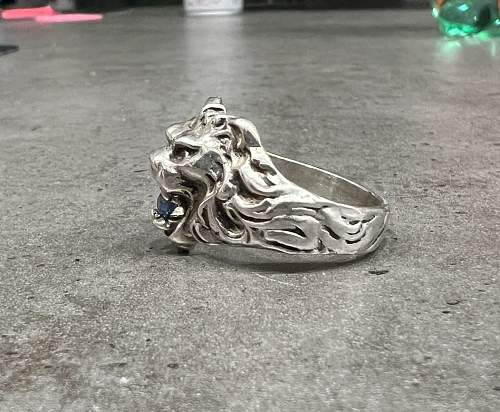 Hoping to get your thoughts on this yard sale 835Ln lion's head ring find