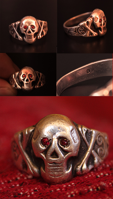 303210d1328623747 skull ring red eyes anillacocopia