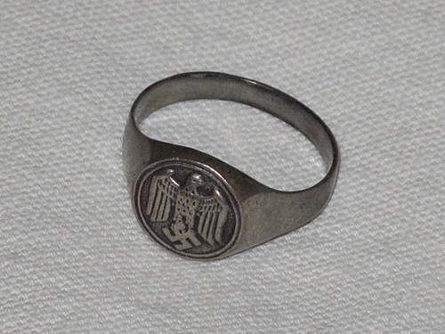 Hello all i dont know if this is the right place but can you help me with this german ring.