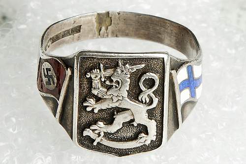 ring with finland flag