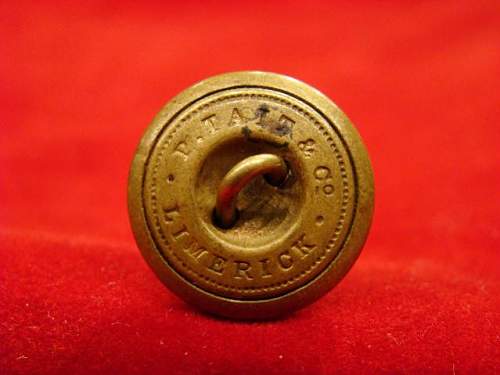 A few American Civil War CS (Confederate States) buttons