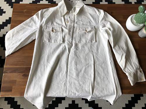 White M35 gimnasterka : original summer modem or discolored tunic?