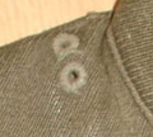 Round button holes for shoulderboard buttons - Gymnasterka