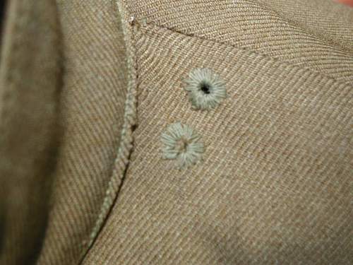 Round button holes for shoulderboard buttons - Gymnasterka