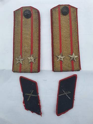 Russian shoulder boards and collar badges. Coastal artillery?