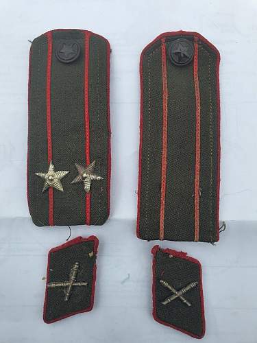 Russian shoulder boards and collar badges. Coastal artillery?