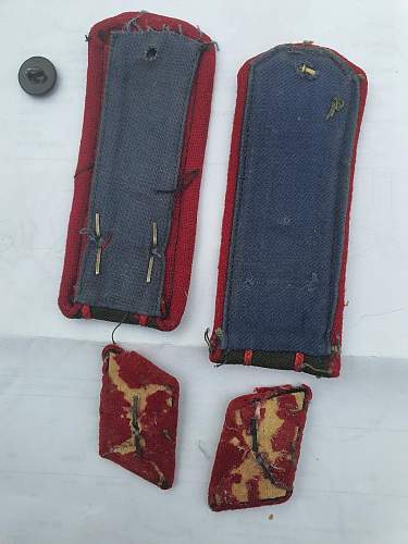 Russian shoulder boards and collar badges. Coastal artillery?