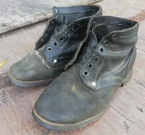 M38 Low boots.