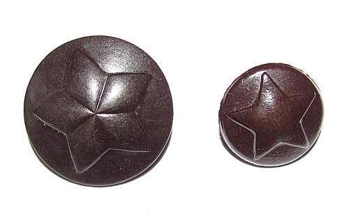 Soviet bakelite buttons, opinion needed.